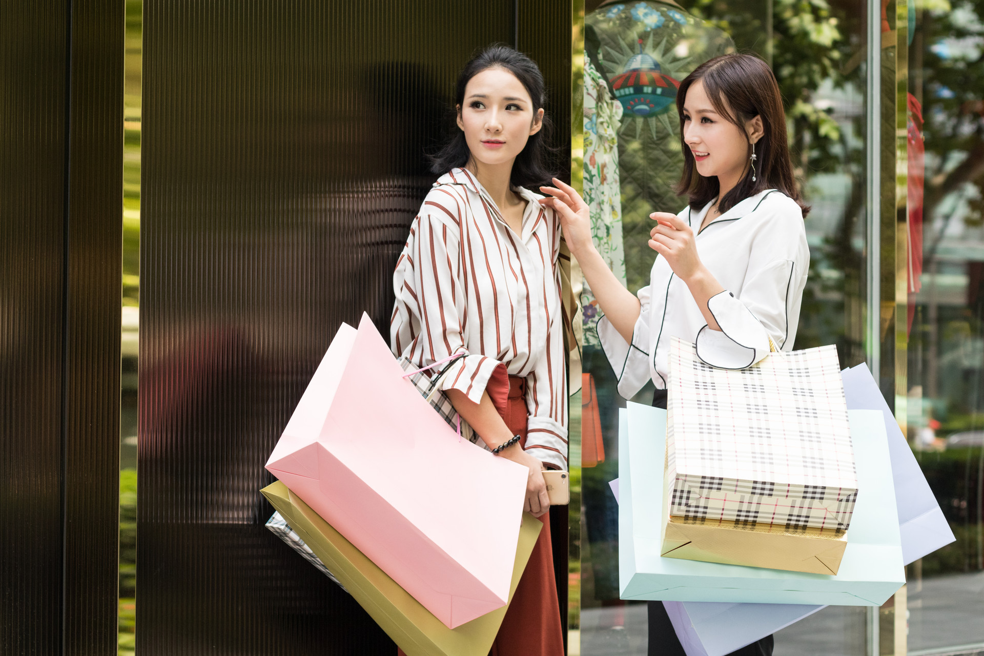 中国人年支出5000亿买奢饰品！18-30岁年轻人是主力