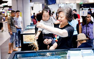 商务部:明年将积极推动线上线下融合、实体零售转型