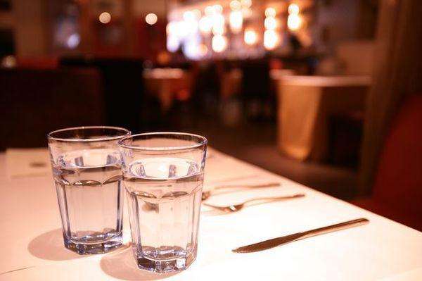 “酒店杯子”出问题，怪老板？怪阿姨？还是怪顾客？