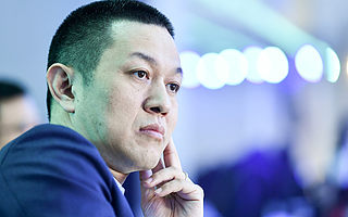 李斌宣布蔚来ES8交付过万，何小鹏：虽输了赌约，但是高兴