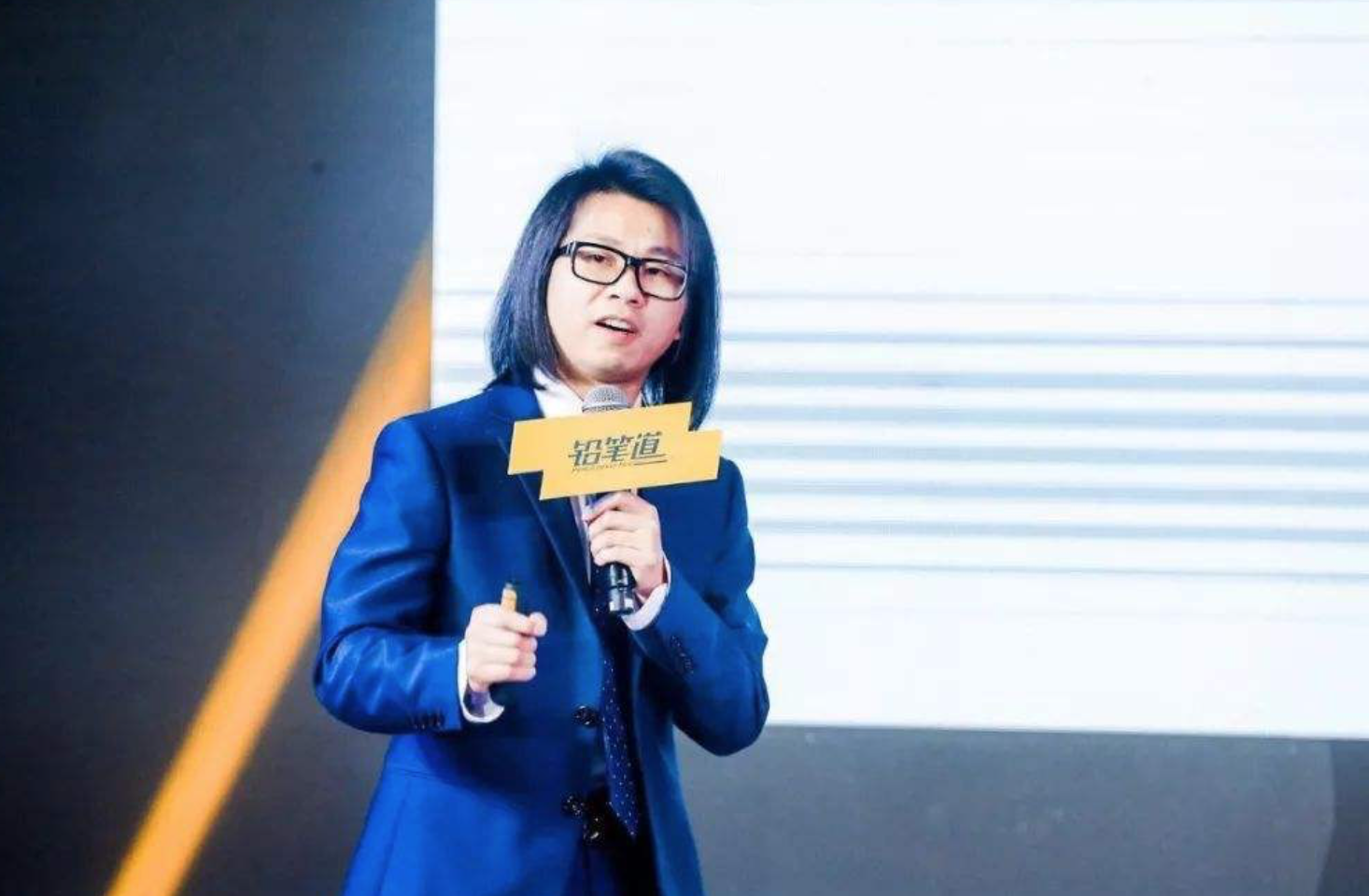 铅笔道王方：一条改变人生的短信　坚持的甜头
