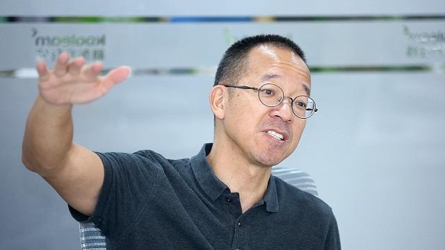 俞敏洪宣布：年会吐槽节目表演者每人10万重奖