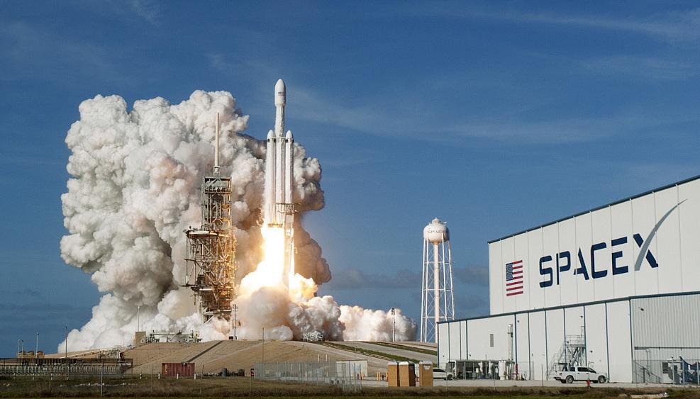 马斯克SpaceX火箭被大风吹倒遭群嘲