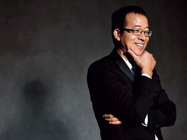 俞敏洪自曝情史：北大图书馆的一场意外停电，造就了他们的第一次约会！