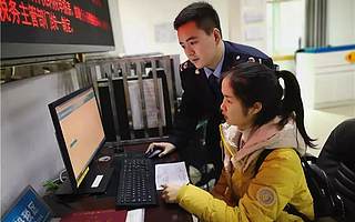 记者新春走基层，纳税人都说“减税办”设得好