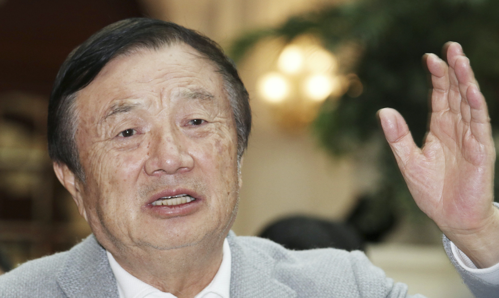 任正非：西边不亮东边亮