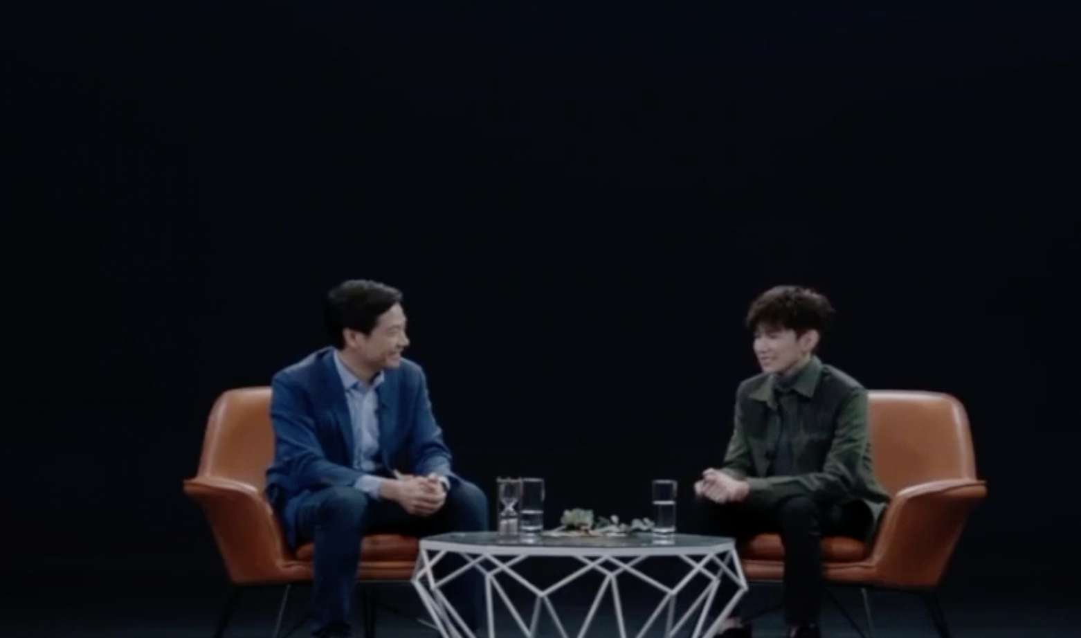 雷军王源尬聊私人问答　雷军上一次说我爱你竟是对它说的