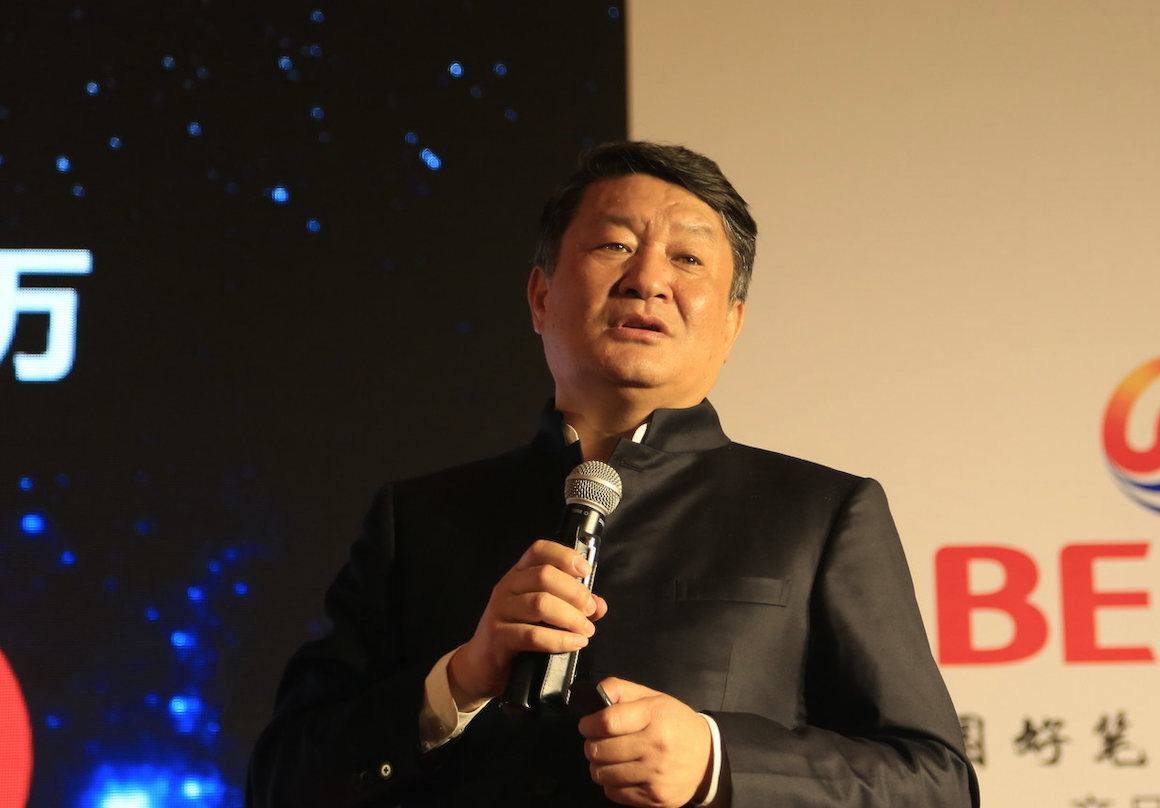 德国总理为啥通过外交途径要这三支笔？