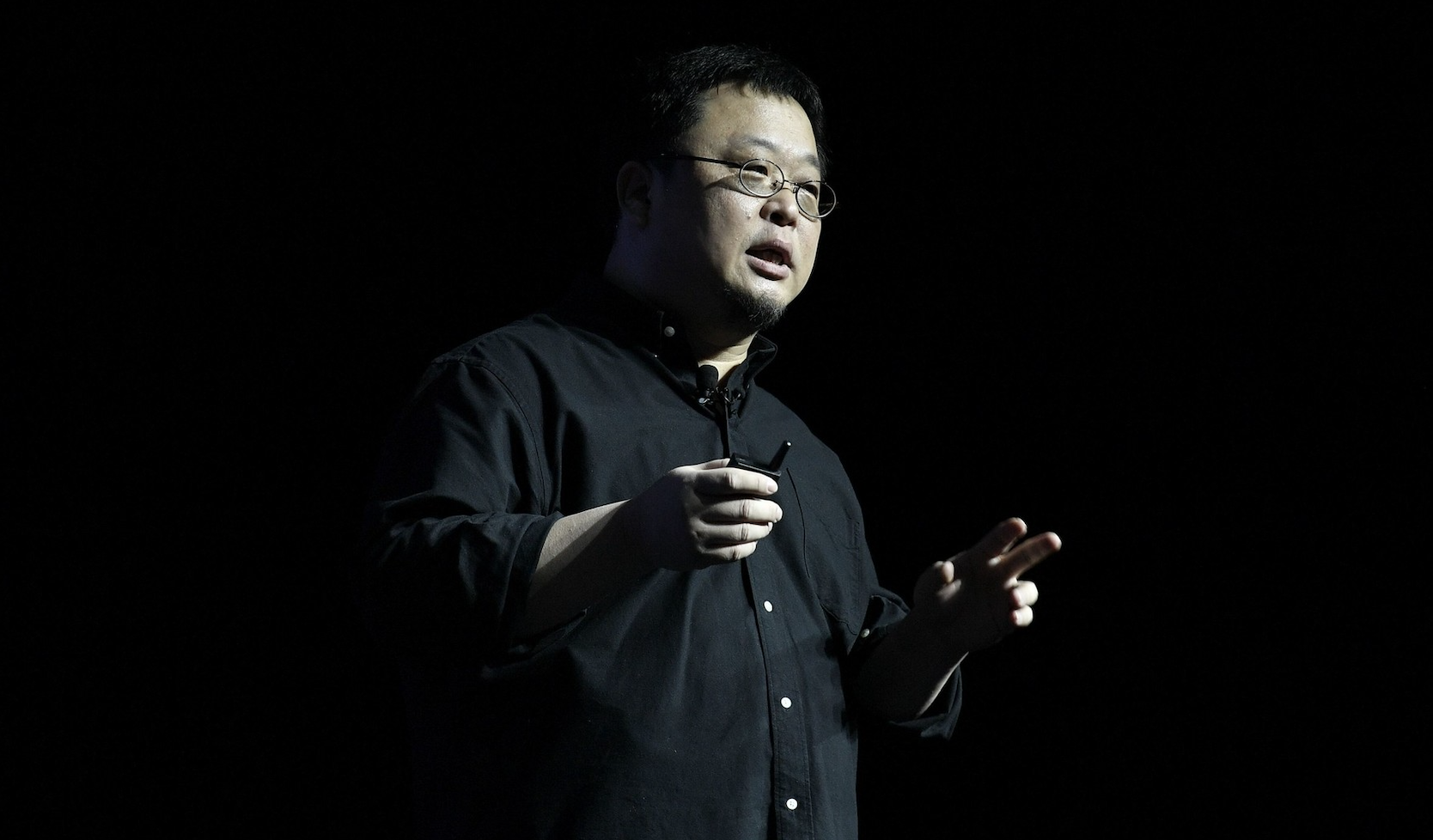 罗永浩再现身：还在寻找代工厂？