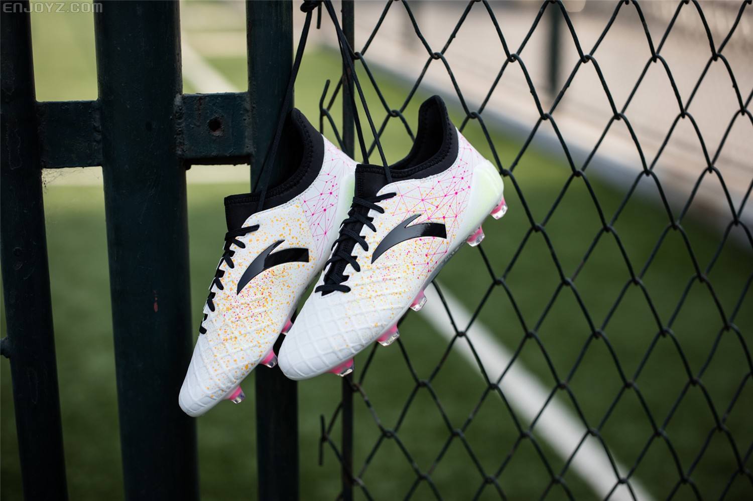 安踏干了啥？2018年营收同比增长44.4%~~~