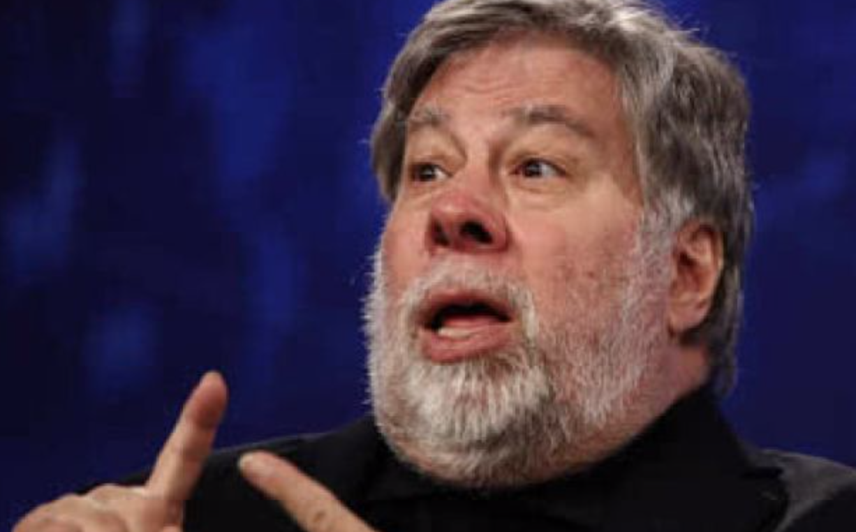 苹果联合创始人：我很想要折叠手机