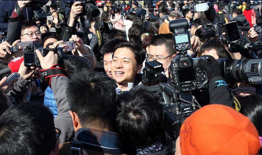 李彦宏遭记者围堵：回不回归科创板？