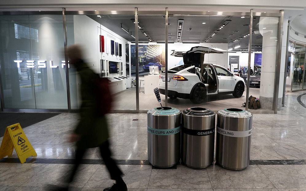 特斯拉中国大降价　老车主7天亏20万　律师：消费者打官司也不会赢