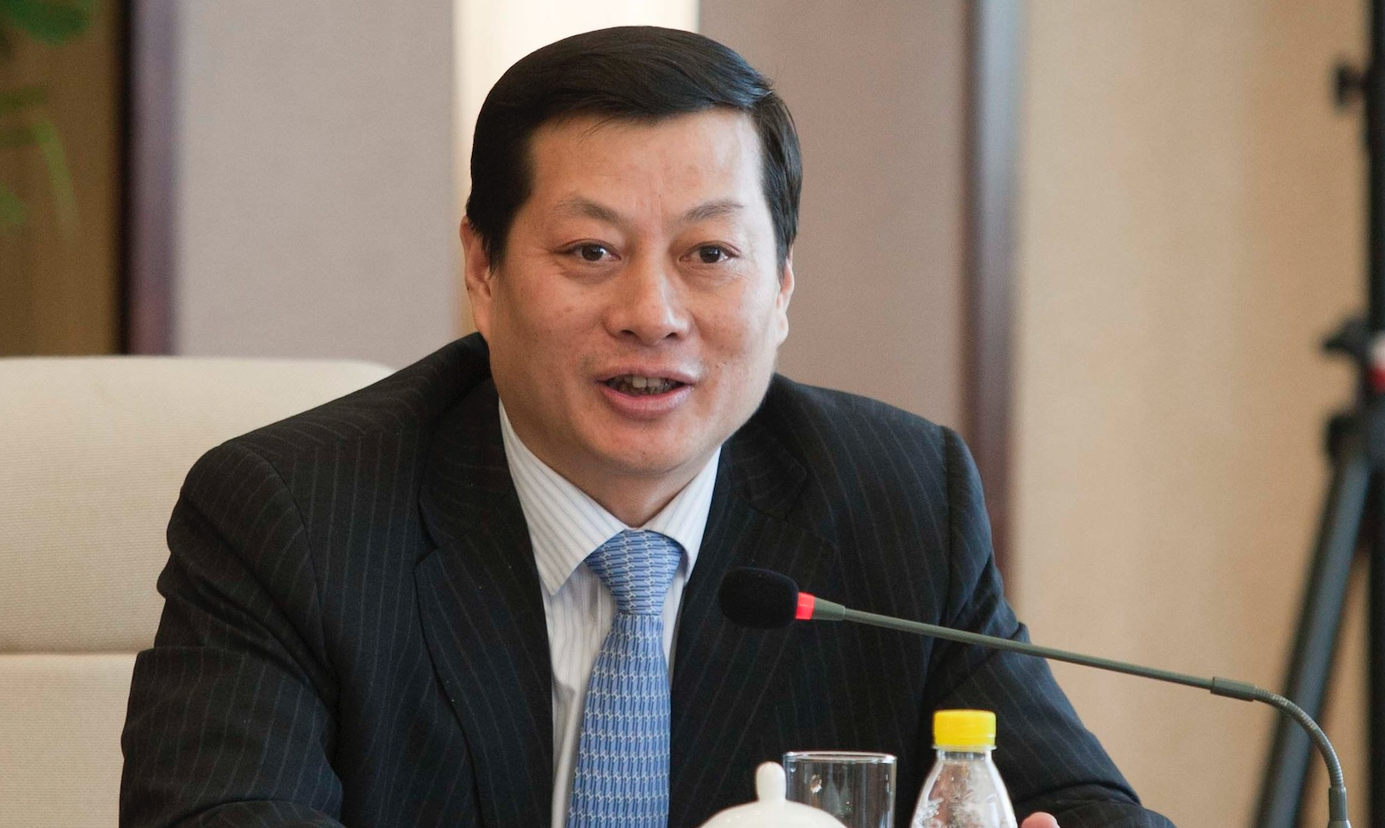 东风董事长竺延风回应特斯拉降价