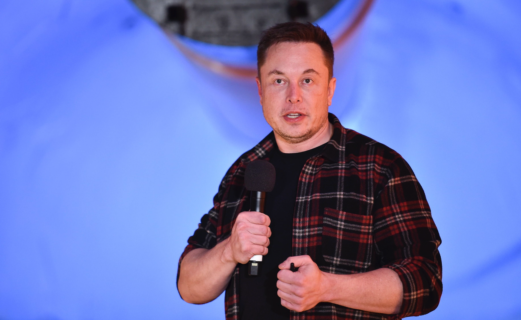 马斯克：将在月球建永久基地送人类往火星