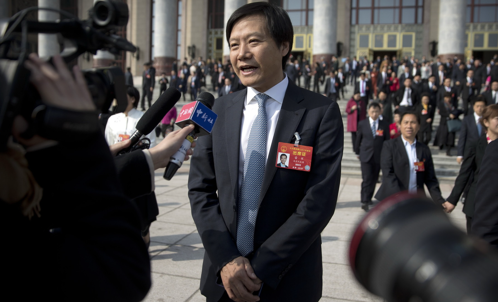 雷军经济会稳步增长　小米不裁员！