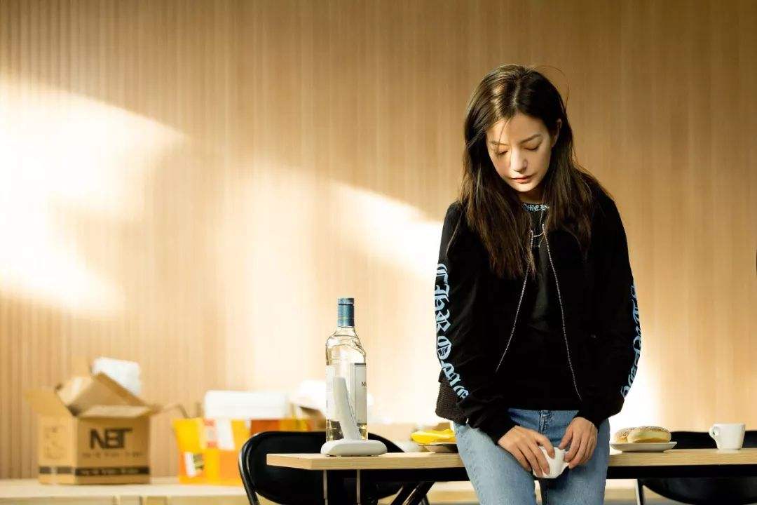 “赵薇割韭菜只罚70万”　女代表建言证监会主席要重罚