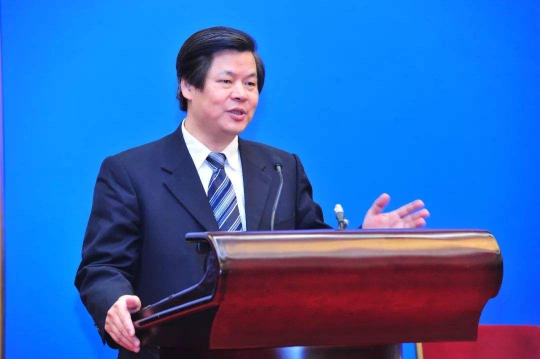 郑功成：养老保险单位缴费率还有下调空间