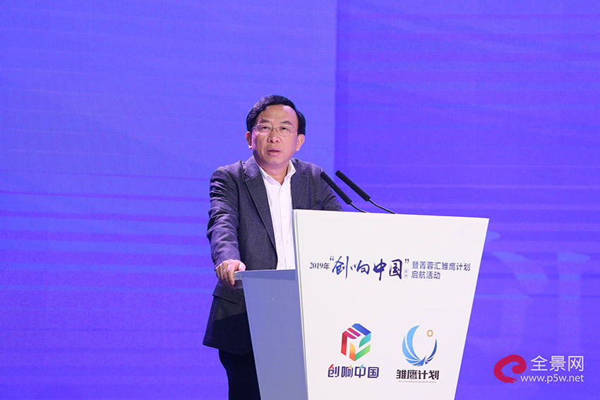 成都常务副市长谢瑞武：过去一年成都登记人口增加了74万　其中大学本科以上是26万！