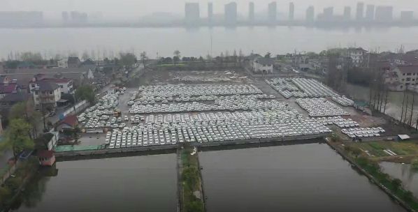 超5千辆！钱塘江边现共享汽车坟场