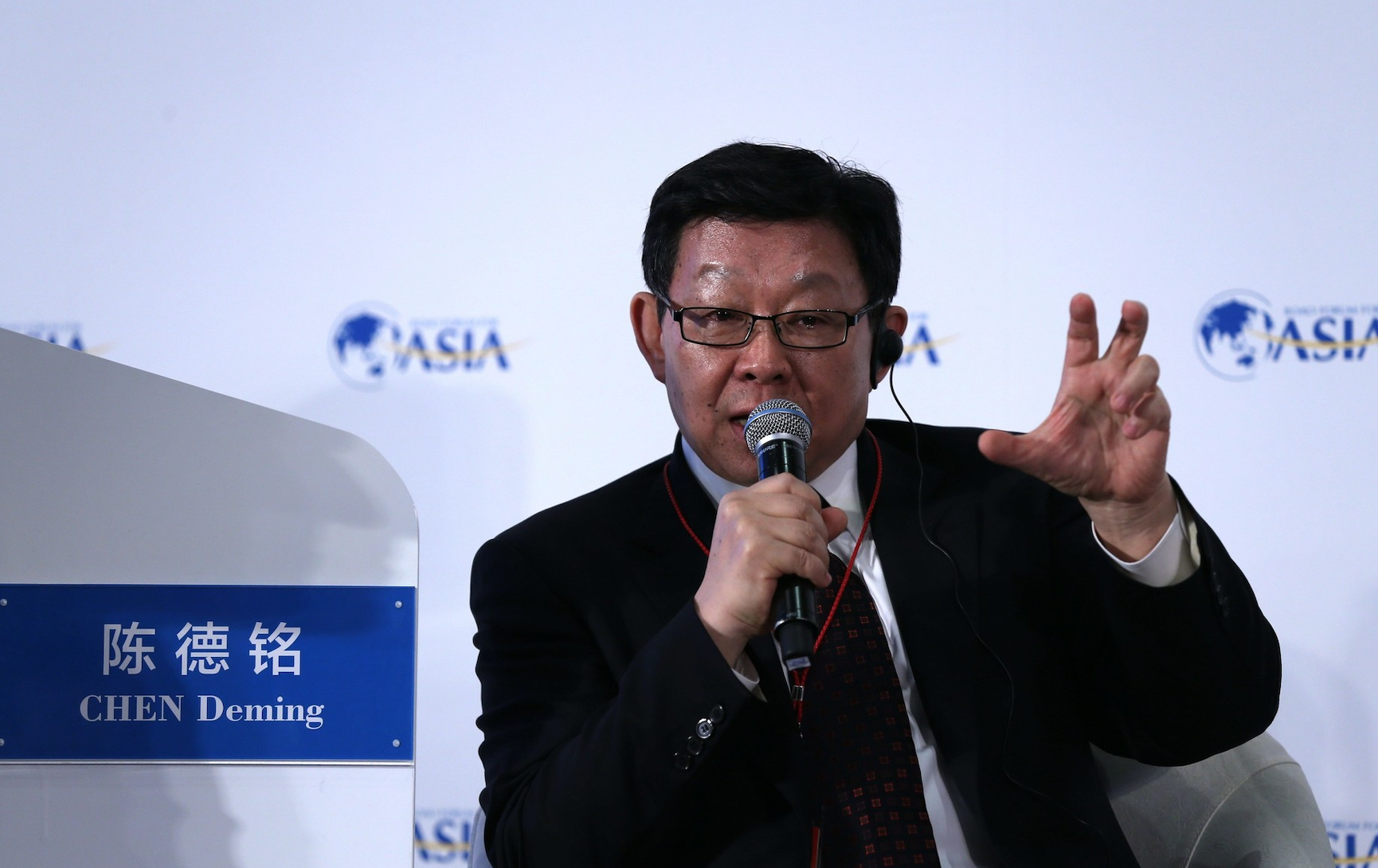 陈德铭：全球治理中国不要自居老二