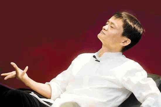 大佬尴尬时刻：雷军只剩笑，马云有点懵，超尬留给刘强东！