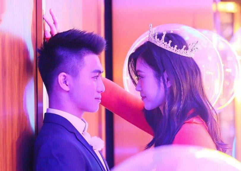 赌王家喜事连连：何猷君承认求婚