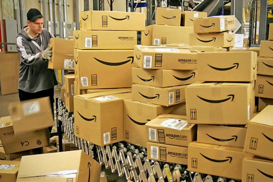 打包速度是人工的5倍！亚马逊智能机器人可能让1300个工人下岗
