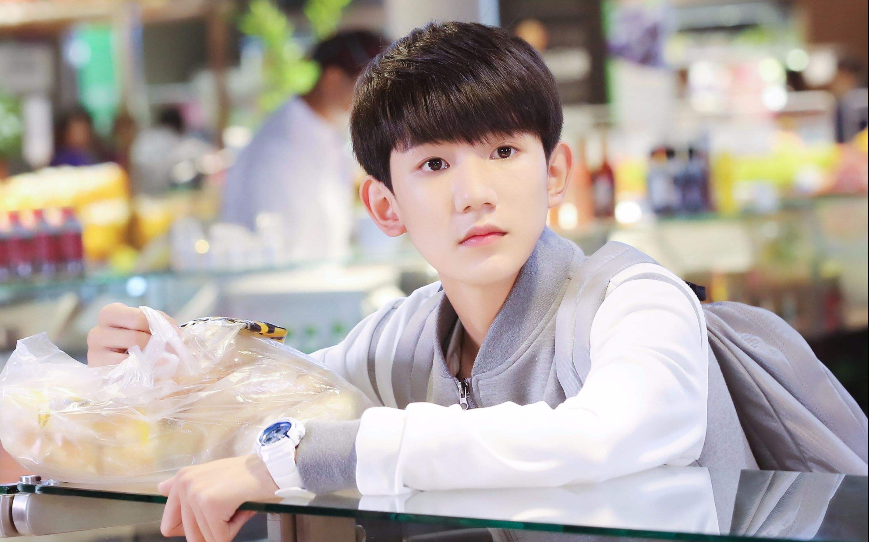 王源抽烟或牵连19家品牌　不乏肯德基、小米等知名品牌