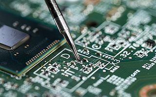 人才匮乏、红海厮杀：国产芯片的十年沉浮