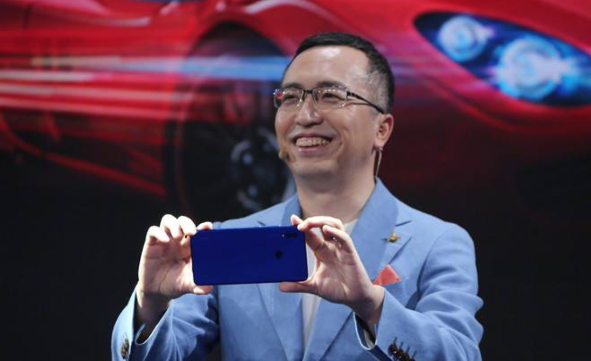 荣耀总裁diss友商：拍夜景三星漆黑一片