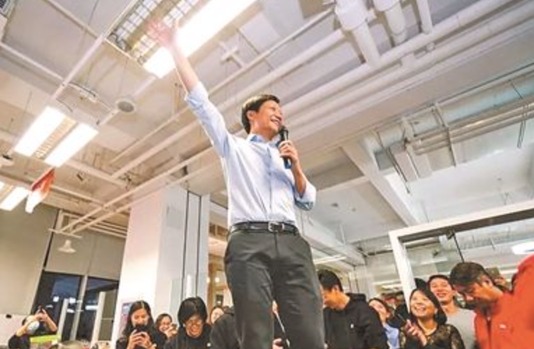 雷军小癖好：一开心会就上桌开会