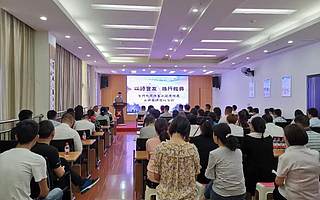 协会组织会员参加残疾作家王庭德诗集出版募捐活动