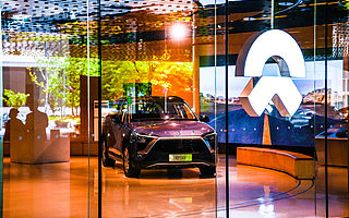 蔚来穿越“火”线