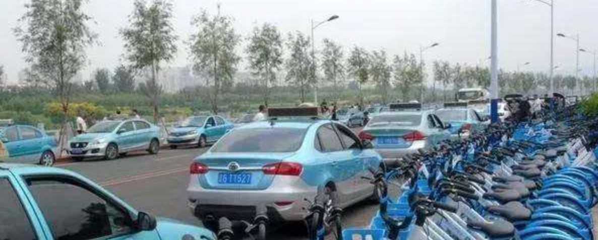 锦州百余出租车司机私自清理共享单车　交通运输局：行为错误　单车也未经审批进入
