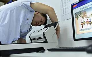 图片故事：减税降费日子里 税收管理员的一天