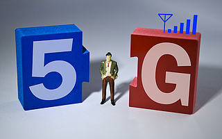 【鈦晨報】國內首款5G手機賣出；用戶回應滴滴順風車整改方案：部分矯枉過正