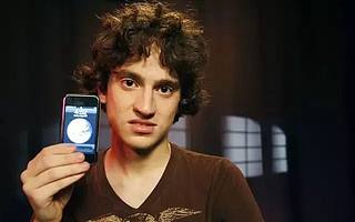 17歲少年干翻蘋果和索尼，對戰特斯拉，如今卻是這般下場