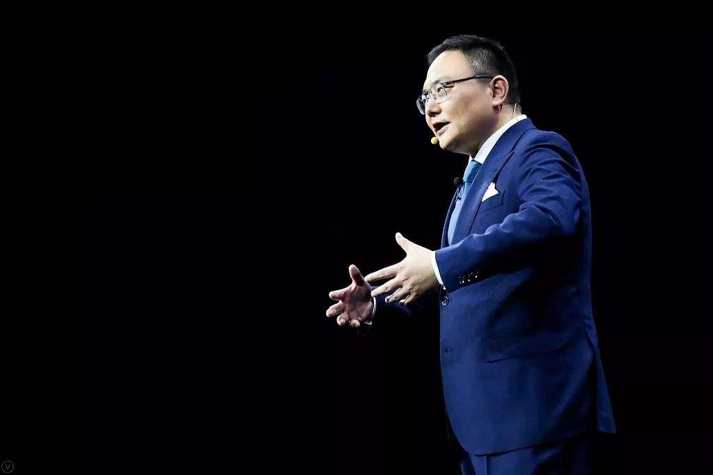 这些年，罗振宇的“毒奶”预言