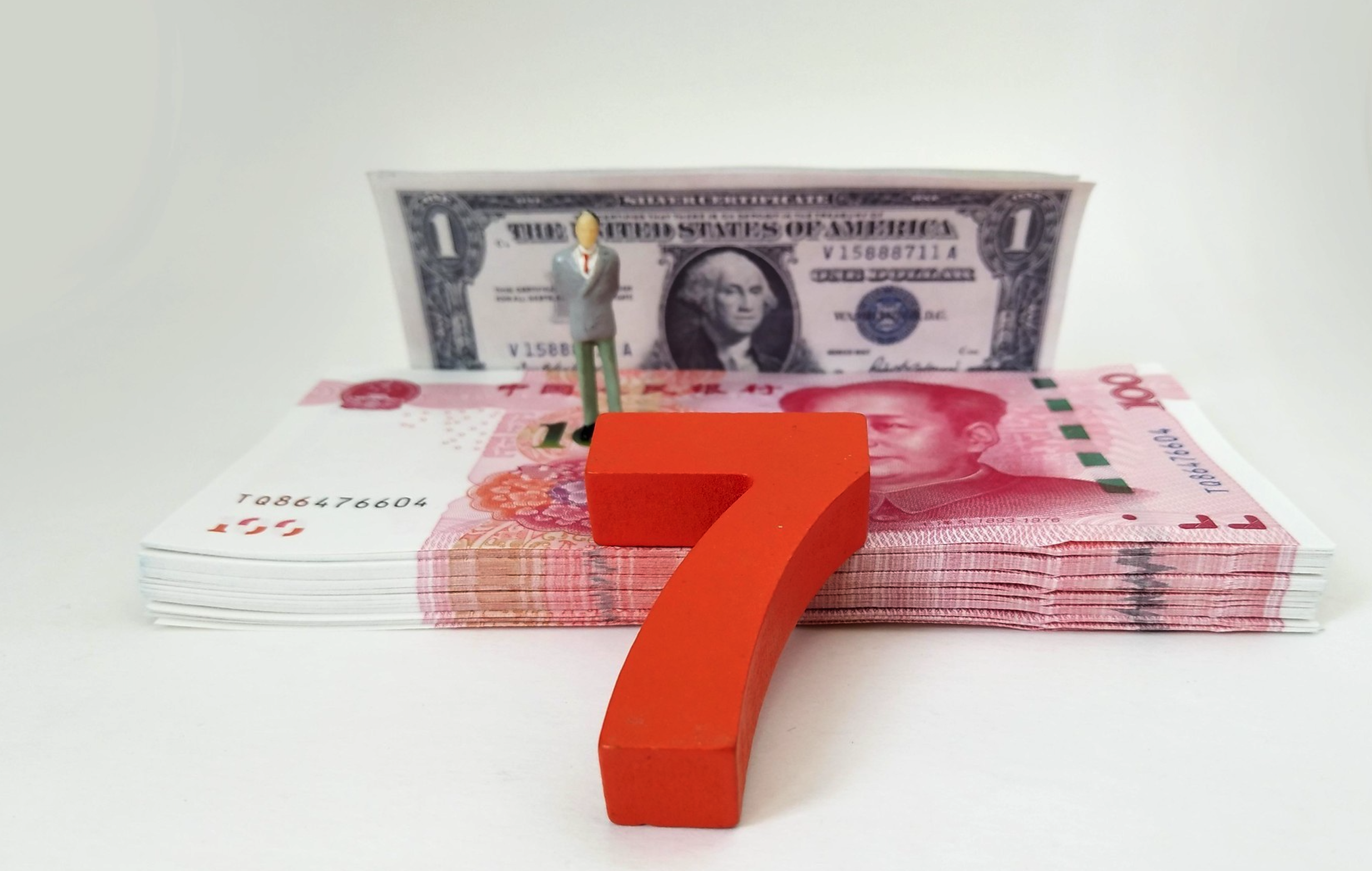专家解读人民币破7-避险情绪引起