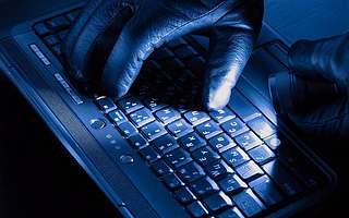 【周二早报】揭秘网络黑产：虚假流量、外挂开50个微信不掉线