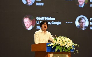 依图朱珑：智能密度的提升将解锁高阶智能，成为人工智能普及的核心关键 | 钛快讯