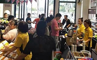 蘇寧半價日戰績火爆，各地蘇寧小店人氣爆棚