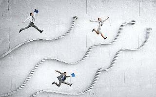 出名要趁早，但别为捷径挤破脑