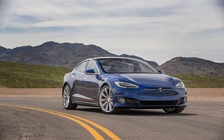 太会玩还是赛博朋克？ 特斯拉车主将芯片植入自体内