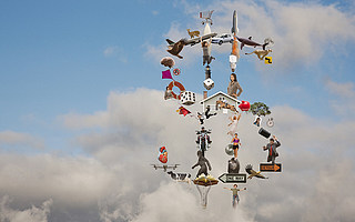 消费金融，在鸡蛋上跳舞