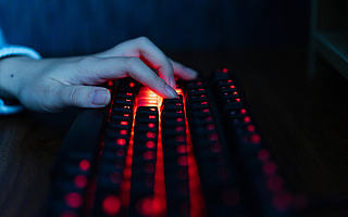 腾讯网易加大押注，电竞真的那么好做吗？