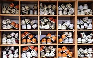 球鞋交易平台发布“鞋穿不炒”倡议 “炒鞋热”能降温吗？