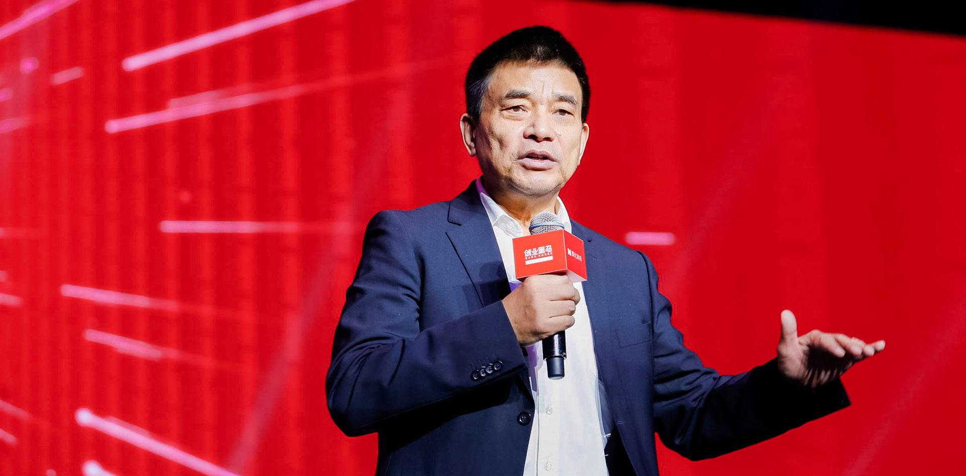 刘永好谈企业传承：要早放带成体系
