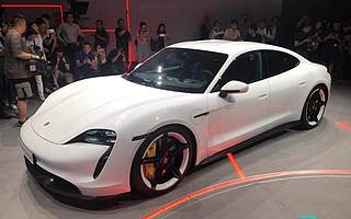 體驗(yàn)完美保時(shí)捷運(yùn)動(dòng)DNA，保時(shí)捷電動(dòng)跑車(chē)Taycan深度解析